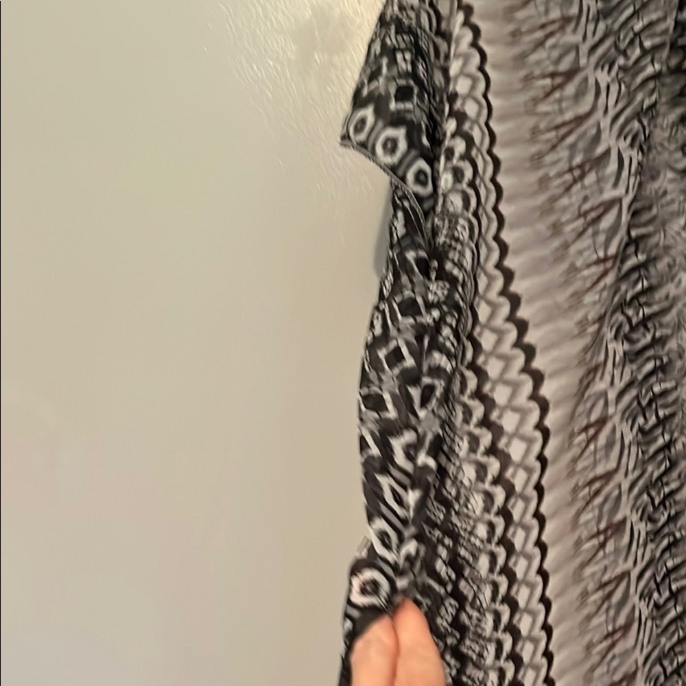 Patterned Black and White Kimono, women’s top, Fringe detail - Picture 3 of 7